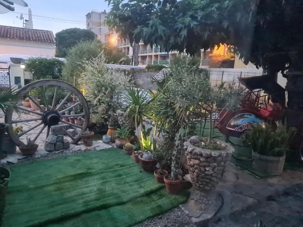 Site Paradis Rue Colibri Avignon 0*,  France